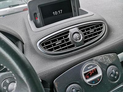 Gebraucht Renault Clio GrandTour 75 PS (55 kW) 2011 Schwarz Kombi