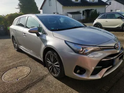 Second-hand Toyota Avensis Executive 147 CP (108 kW) 2018 Argintiu Break