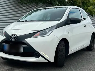 Gebraucht Toyota Aygo 51 PS (37 kW) 2016 Weiß Kleinwagen