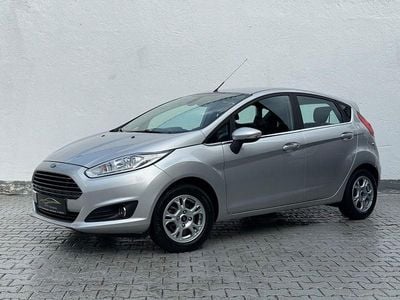 Gebraucht Ford Fiesta Titanium 95 PS (69 kW) 2015 Silber Kleinwagen