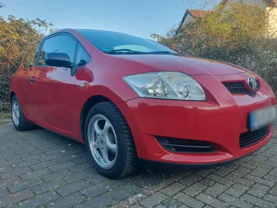 Gebraucht Toyota Auris 101 PS (74 kW) 2009 Rot Kleinwagen