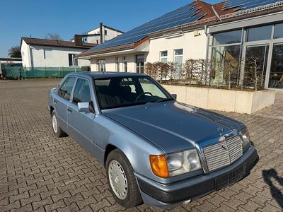 Blau Gebraucht 1990 Mercedes E230 Limousine | 3.300 €