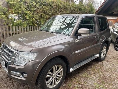 Occasion Mitsubishi Pajero Diamant Edition 190 ch (139 kW) 2015 Doré SUV