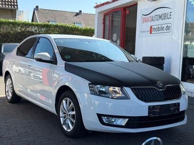 Weiß Gebraucht 2013 Skoda Octavia Ambition Limousine | 5.999 € (Fairer Preis)
