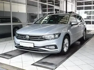 Gebraucht VW Passat Business 150 PS (110 kW) 2022 Silber Kombi