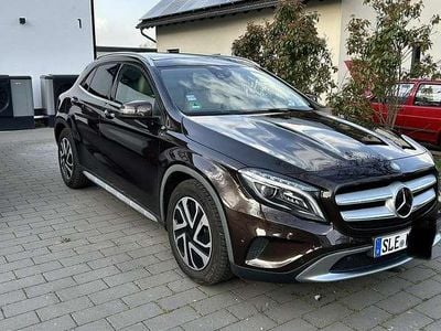 Gebraucht Mercedes GLA250 Urban 211 PS (155 kW) 2014 Braun SUV