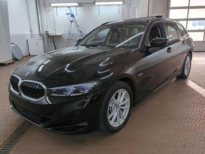 Gebraucht BMW 320e Shadowline 305 PS (224 kW) 2023 Schwarz ii Kombi