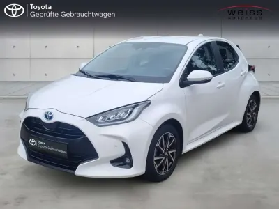 Gebraucht Toyota Yaris Hybrid Team 116 PS (85 kW) 2022 Weiss Kleinwagen