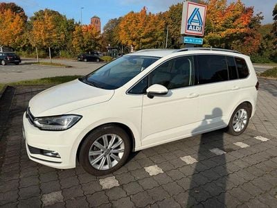 Weiß Gebraucht 2017 VW Touran Highline Van / Kleinbus | 22.750 € (Guter Preis)