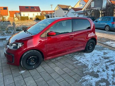 Rot Gebraucht 2022 VW e-up! Kleinwagen | 16.200 € (Fairer Preis)