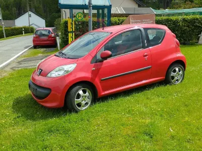 Gebraucht Peugeot 107 Urban Move 68 PS (50 kW) 2008 Rot Kleinwagen