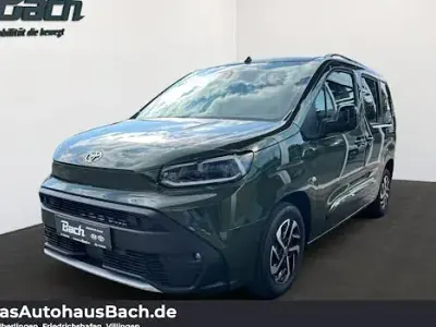 Gebraucht Toyota Proace Verso City 130 PS (95 kW) 2025 Grün Kombi