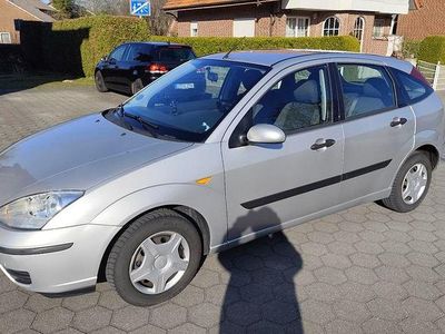 Gebraucht Ford Focus Ambiente 101 PS (74 kW) 2003 Silber Limousine