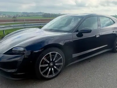 Gebraucht Porsche Taycan Sport Turismo 419 kW (571 PS) 2023 Tiefschwarz Kombi