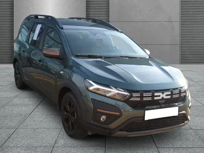 Neu Dacia Jogger Extreme 141 PS (103 kW) 2025 Zedergrün Van / Kleinbus