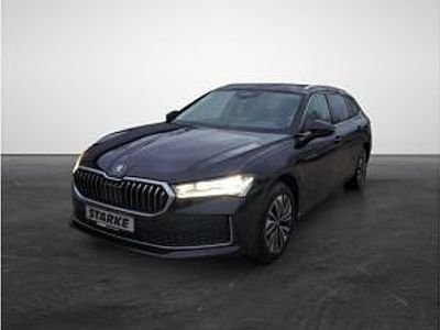 Neu Skoda Superb Selection 150 PS (110 kW) 2026 Schwarz (ebony black metallic) Kombi