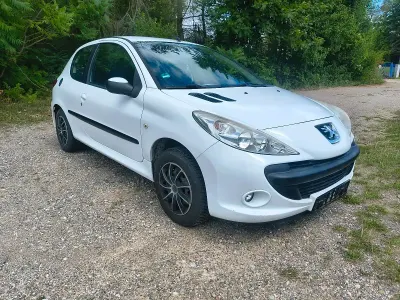 Gebraucht Peugeot 206+ 60 PS (44 kW) 2010 Weiß Kleinwagen