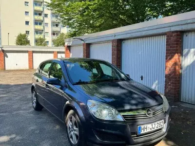 Używany Opel Astra Edition 90 KM (66 kW) 2009 Niebieski Hatchback