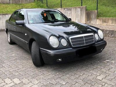 Mercedes E200