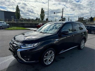 Schwarz Gebraucht 2016 Mitsubishi Outlander P-HEV Top SUV | 13.399 € (Fairer Preis)
