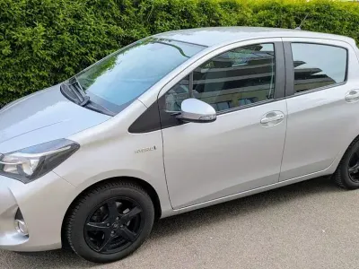 Brugt Toyota Yaris Comfort 101 HK (74 kW) 2015 Sølv Hatchback