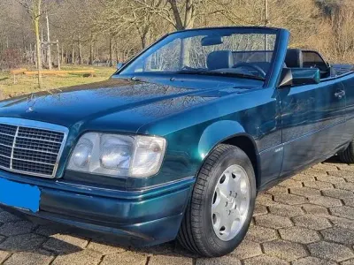Second-hand Mercedes E220 Sportline 150 CP (110 kW) 1995 Verde Cabrio