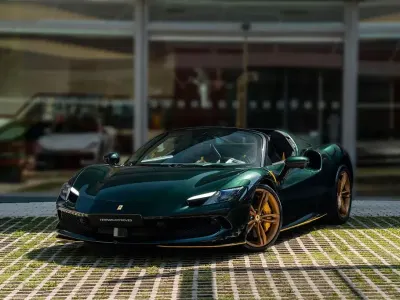 Gebraucht Ferrari 296 2025 Grün Cabrio