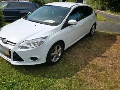 Gebraucht Ford Focus 105 PS (77 kW) 2012 Weiß Kombi