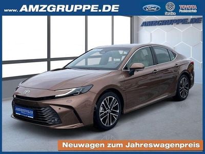 Neu Toyota Camry Executive 218 PS (160 kW) 2025 Platinum bronze met Limousine