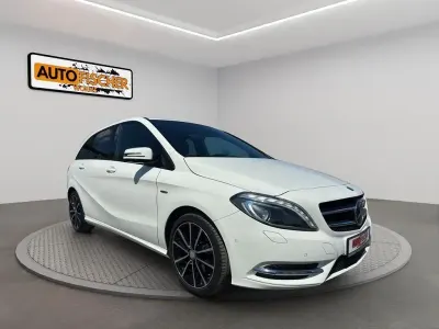 Gebraucht Mercedes B200 Night 156 PS (114 kW) 2012 Calcitweiss/zirrusweiss Kleinwagen