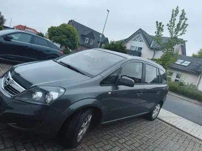 Gebraucht Opel Zafira Family 140 PS (102 kW) 2012 Grau Van / Kleinbus