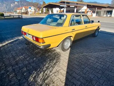 Gebraucht Mercedes 230 109 PS (80 kW) 1979 Gelb Limousine
