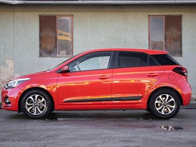 Gebraucht Hyundai i20 Trend 84 PS (61 kW) 2018 Rot Limousine