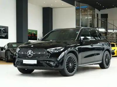 Gebraucht Mercedes GLC300 AMG line 269 PS (197 kW) 2023 Schwarz/baltic black SUV