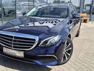 Gebraucht Mercedes E300 194 PS (142 kW) 2019 Blau Kombi
