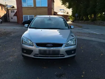 Gebraucht Ford Focus Ghia 116 PS (85 kW) 2005 Silber Kombi