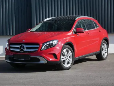 Gebraucht Mercedes GLA180 Urban 122 PS (89 kW) 2016 Jupiterrot SUV