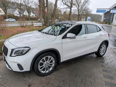 Gebraucht Mercedes GLA200 156 PS (114 kW) 2019 Weiß SUV