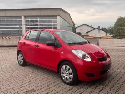 Gebraucht Toyota Yaris 70 PS (51 kW) 2010 Rot Kleinwagen