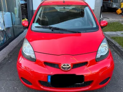 Second-hand Toyota Aygo 68 CP (50 kW) 2010 Roșu Hatchback