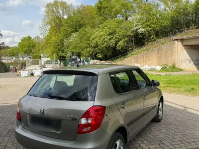 Second-hand Skoda Fabia 60 CP (44 kW) 2010 Argintiu Berlinǎ