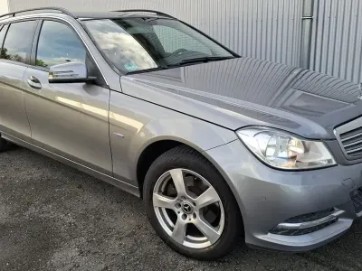 Gebraucht Mercedes C180 156 PS (114 kW) 2011 Silber Limousine