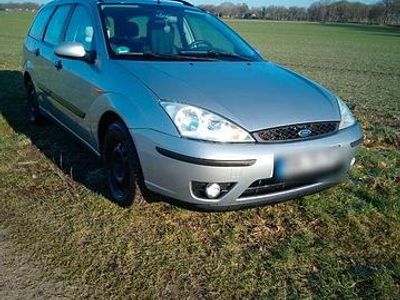 Silber Gebraucht 2004 Ford Focus Viva Kombi | 3.000 € (Teuer)