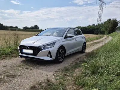 Gebraucht Hyundai i20 101 PS (74 kW) 2022 Silber Kleinwagen