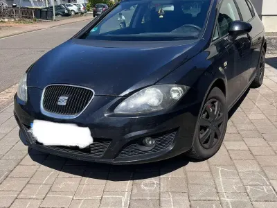 Używany Seat Leon Reference 102 KM (75 kW) 2010 Czarny Hatchback