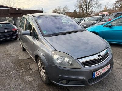 Grau Gebraucht 2005 Opel Zafira Edition Van / Kleinbus | 1.490 € (Fairer Preis)
