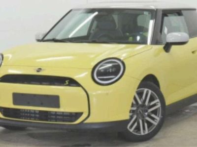 Sunnyside yellow Gebraucht 2024 Mini Cooper SE Classic Kleinwagen | 32.300 € (Fairer Preis)