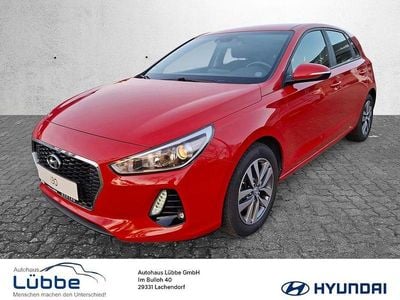 Rot Gebraucht 2017 Hyundai i30 Trend Limousine | 10.980 € (Fairer Preis)