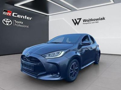 Gebraucht Toyota Yaris Hybrid Club 116 PS (85 kW) 2020 Grau Kleinwagen