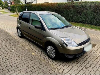 Gebraucht Ford Fiesta 70 PS (51 kW) 2002 Beige Kleinwagen